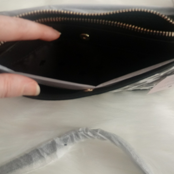 ♠NWT♠ Kate Spade Darcy Small Slim Black and White Floral Crossbody Bag - Picture 8 of 15